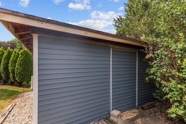 26 BITTERSWEET COURT, Little Chute, WI 54140