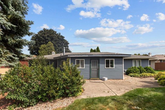 26 BITTERSWEET COURT, Little Chute, WI 54140