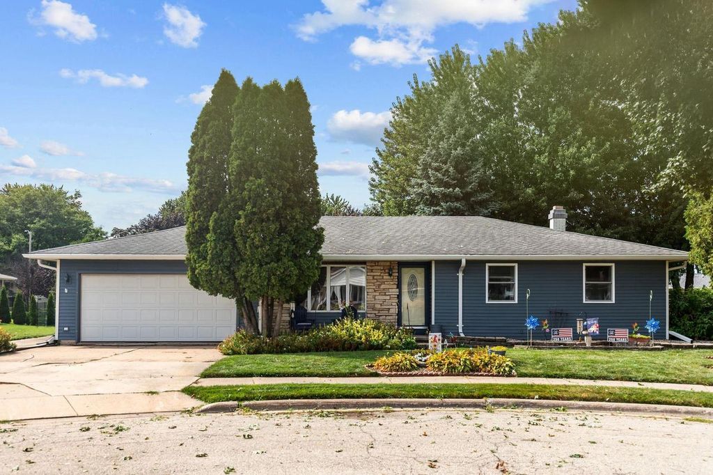 26 BITTERSWEET COURT, Little Chute, WI 54140