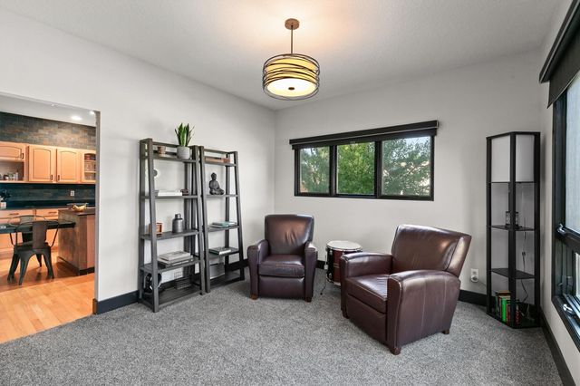 15160 New York Circle, Clive, IA 50325