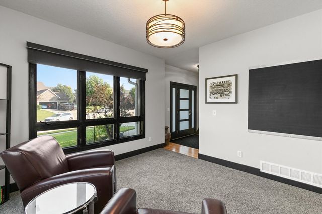 15160 New York Circle, Clive, IA 50325