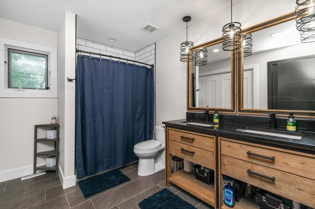 15160 New York Circle, Clive, IA 50325