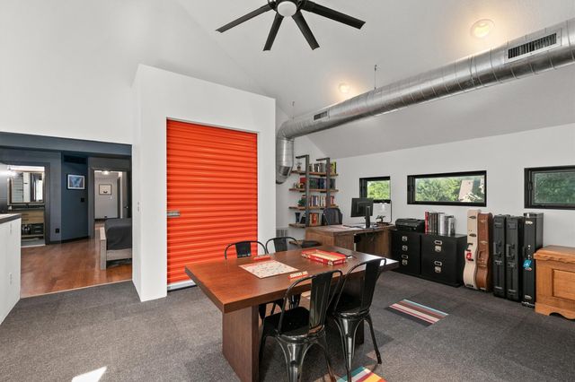 15160 New York Circle, Clive, IA 50325