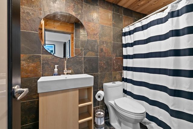 15160 New York Circle, Clive, IA 50325