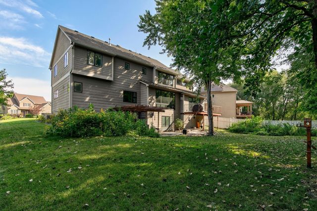 15160 New York Circle, Clive, IA 50325