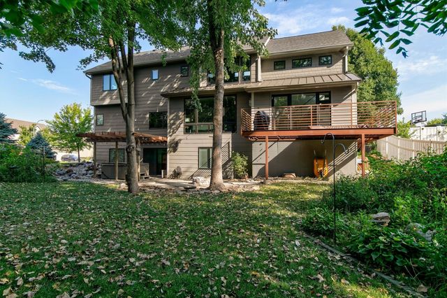 15160 New York Circle, Clive, IA 50325