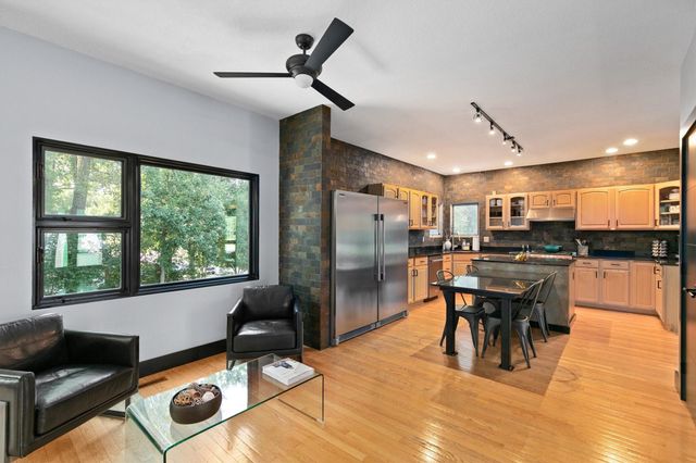 15160 New York Circle, Clive, IA 50325
