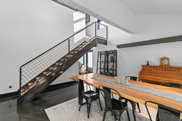 15160 New York Circle, Clive, IA 50325