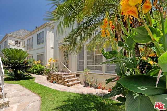9945 Robbins Drive 102, Beverly Hills, CA 90212