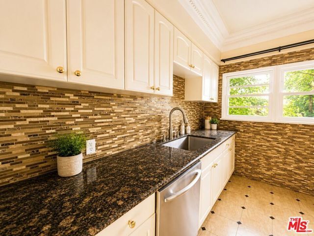 9945 Robbins Drive 102, Beverly Hills, CA 90212