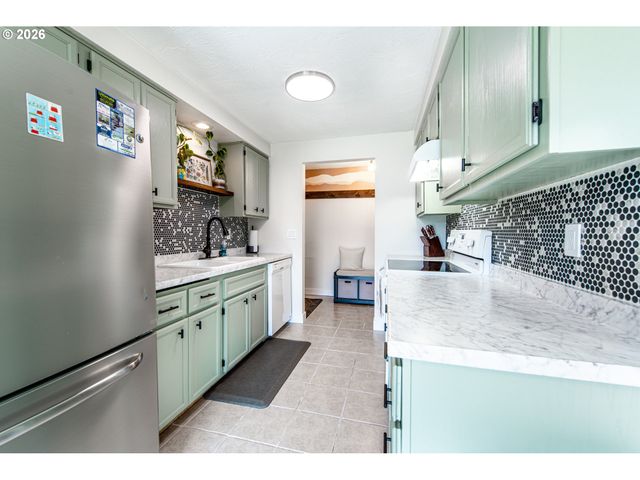 1121 CEDAR Pl, Creswell, OR 97426