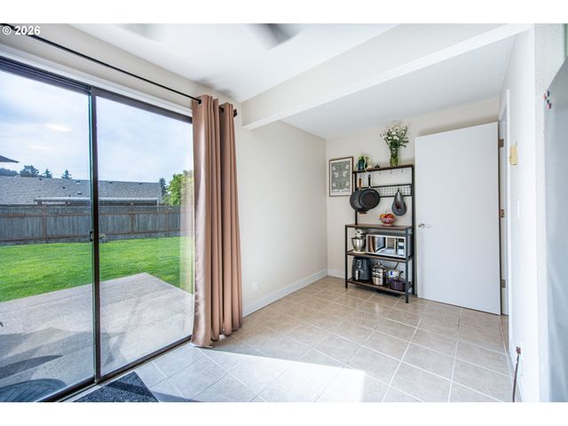 1121 CEDAR Pl, Creswell, OR 97426