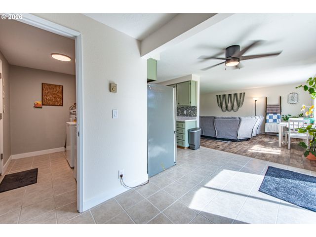 1121 CEDAR Pl, Creswell, OR 97426