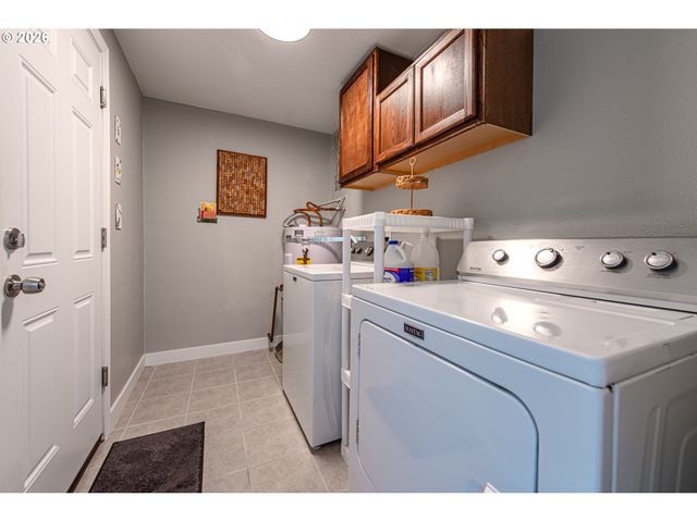 1121 CEDAR Pl, Creswell, OR 97426