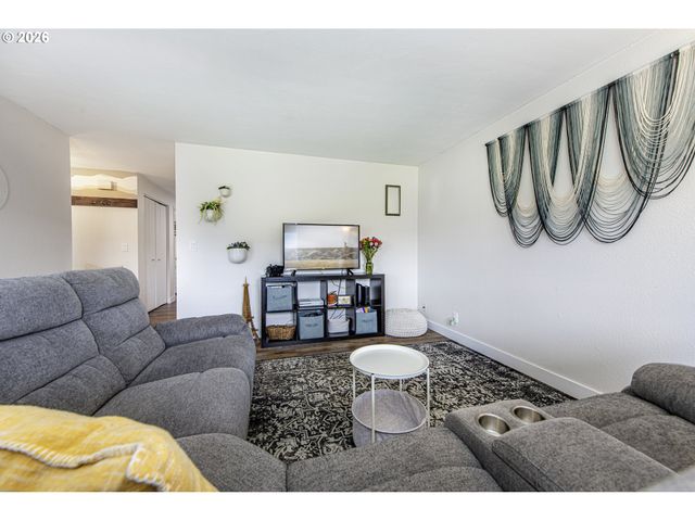 1121 CEDAR Pl, Creswell, OR 97426