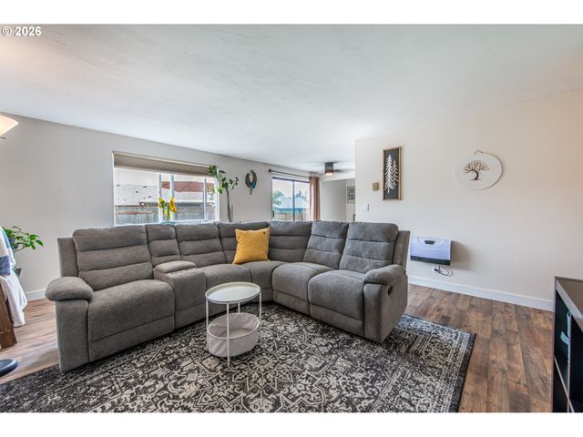 1121 CEDAR Pl, Creswell, OR 97426