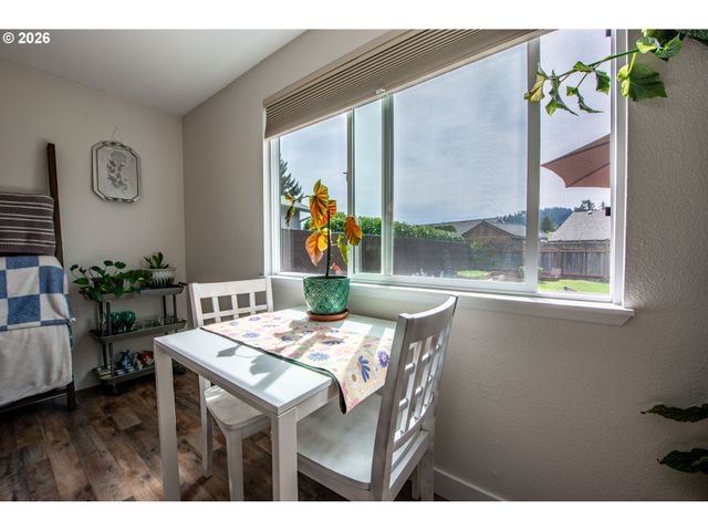 1121 CEDAR Pl, Creswell, OR 97426