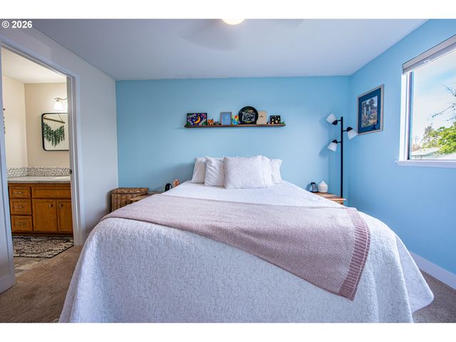 1121 CEDAR Pl, Creswell, OR 97426