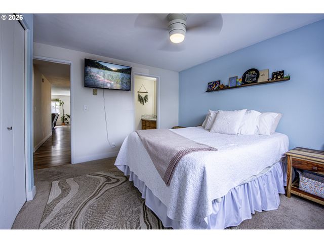 1121 CEDAR Pl, Creswell, OR 97426