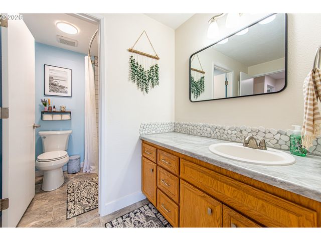 1121 CEDAR Pl, Creswell, OR 97426