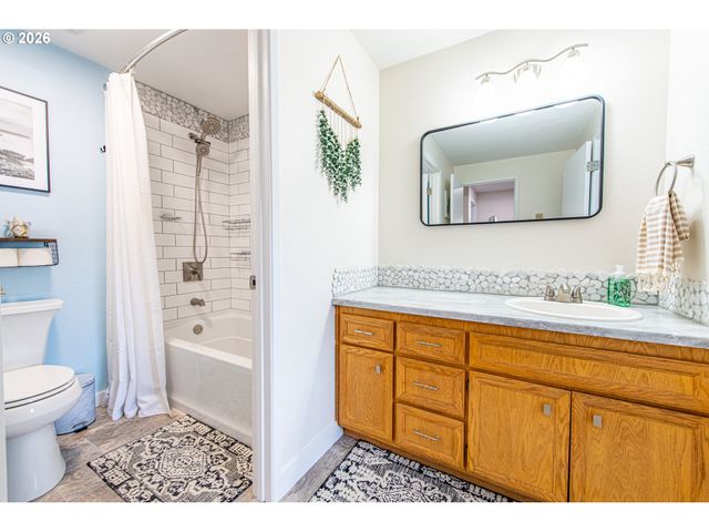 1121 CEDAR Pl, Creswell, OR 97426