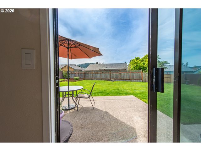 1121 CEDAR Pl, Creswell, OR 97426