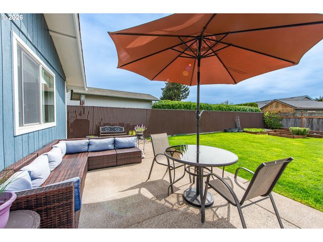 1121 CEDAR Pl, Creswell, OR 97426