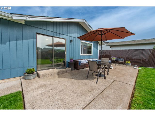 1121 CEDAR Pl, Creswell, OR 97426