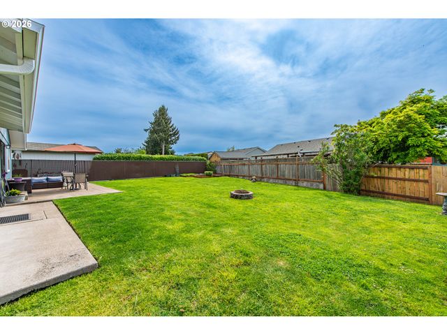 1121 CEDAR Pl, Creswell, OR 97426