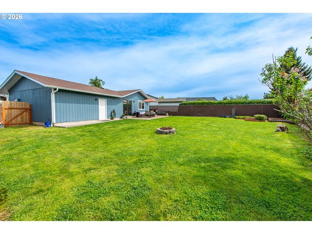 1121 CEDAR Pl, Creswell, OR 97426