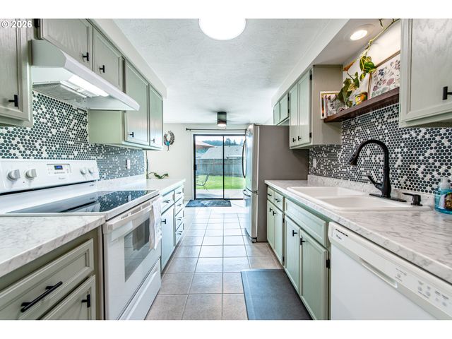 1121 CEDAR Pl, Creswell, OR 97426