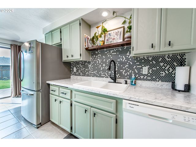 1121 CEDAR Pl, Creswell, OR 97426