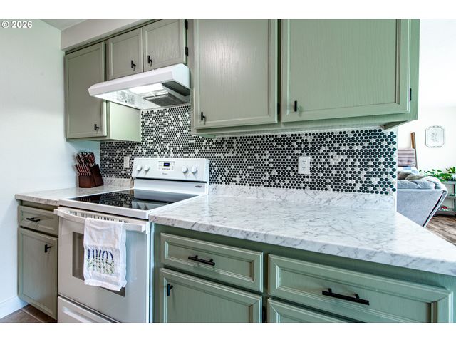 1121 CEDAR Pl, Creswell, OR 97426