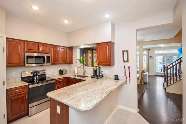 5927 Castlewood Crossing, Miami Twp, OH 45150