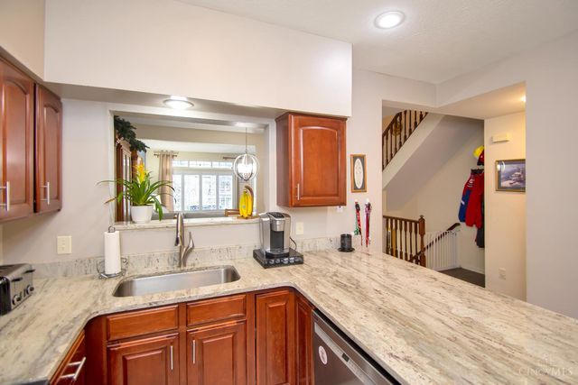 5927 Castlewood Crossing, Miami Twp, OH 45150