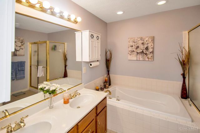 5927 Castlewood Crossing, Miami Twp, OH 45150