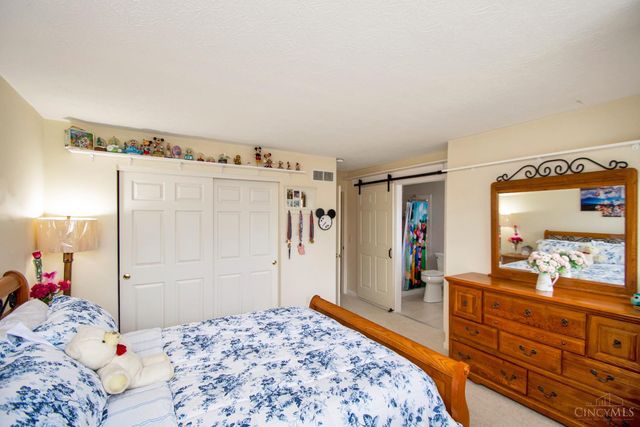 5927 Castlewood Crossing, Miami Twp, OH 45150