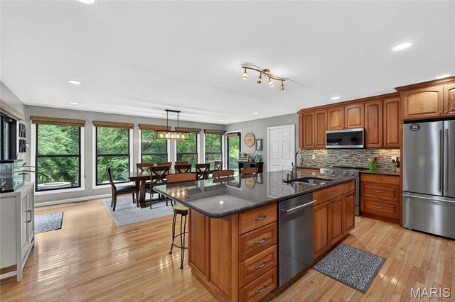 12143 Bent Brook Road, Des Peres, MO 63122