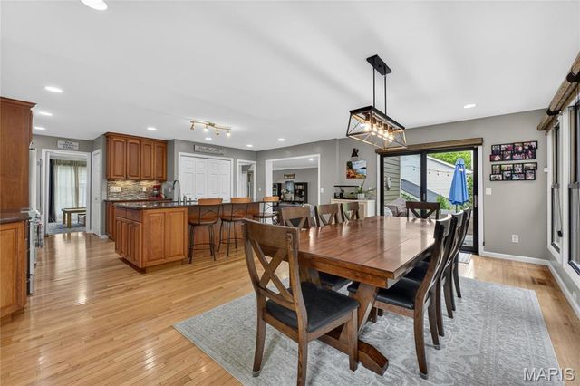 12143 Bent Brook Road, Des Peres, MO 63122