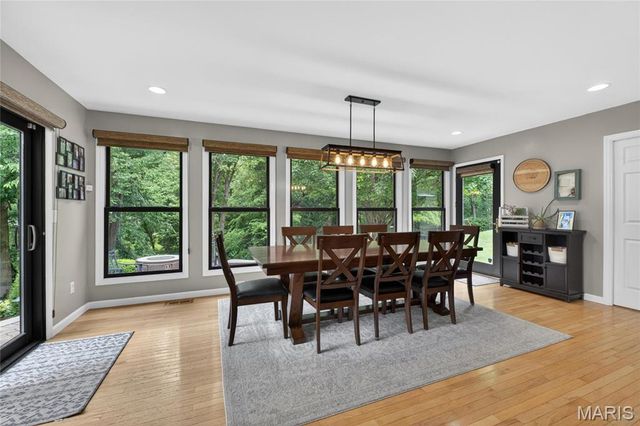 12143 Bent Brook Road, Des Peres, MO 63122