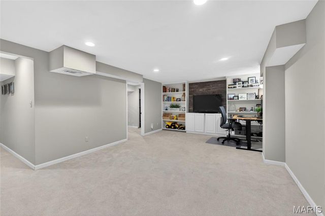 12143 Bent Brook Road, Des Peres, MO 63122