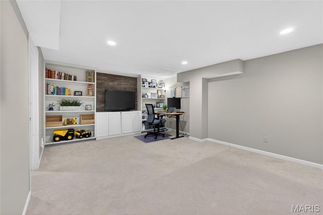 12143 Bent Brook Road, Des Peres, MO 63122