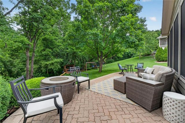 12143 Bent Brook Road, Des Peres, MO 63122