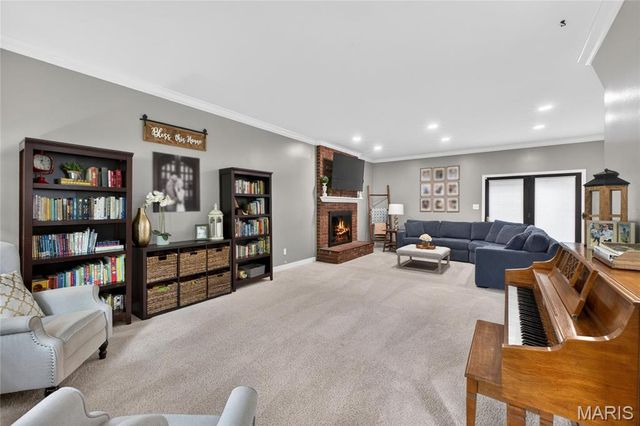 12143 Bent Brook Road, Des Peres, MO 63122