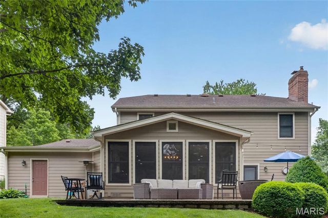 12143 Bent Brook Road, Des Peres, MO 63122