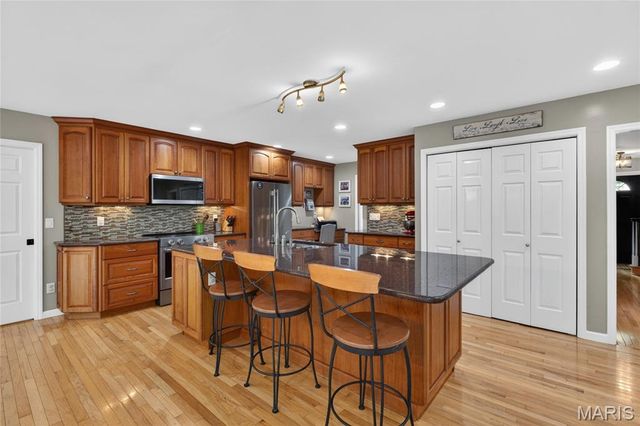 12143 Bent Brook Road, Des Peres, MO 63122