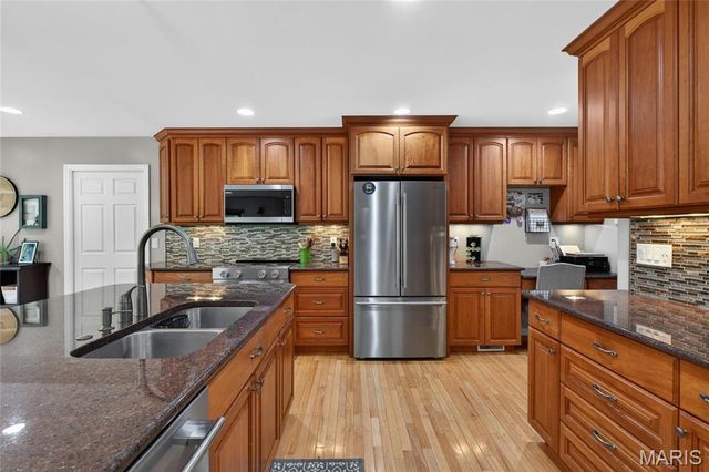 12143 Bent Brook Road, Des Peres, MO 63122