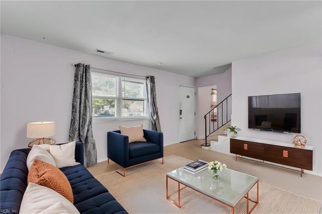2913 Guther PL, Virginia Beach, VA 23453