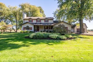 7766 W Circle Dr N, Ligonier, IN 46767