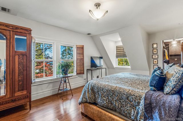 40 Park Way, Sea Cliff, NY 11579